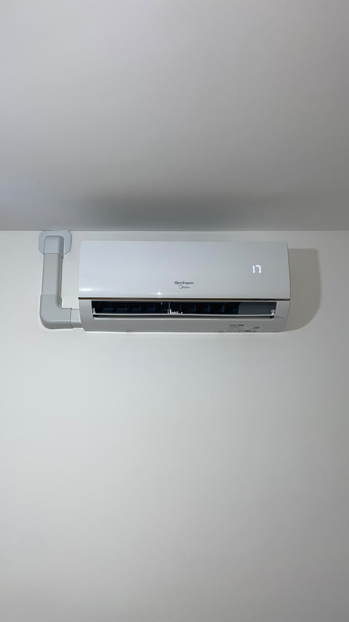 Instalação de split Springer com acabamento em canaleta