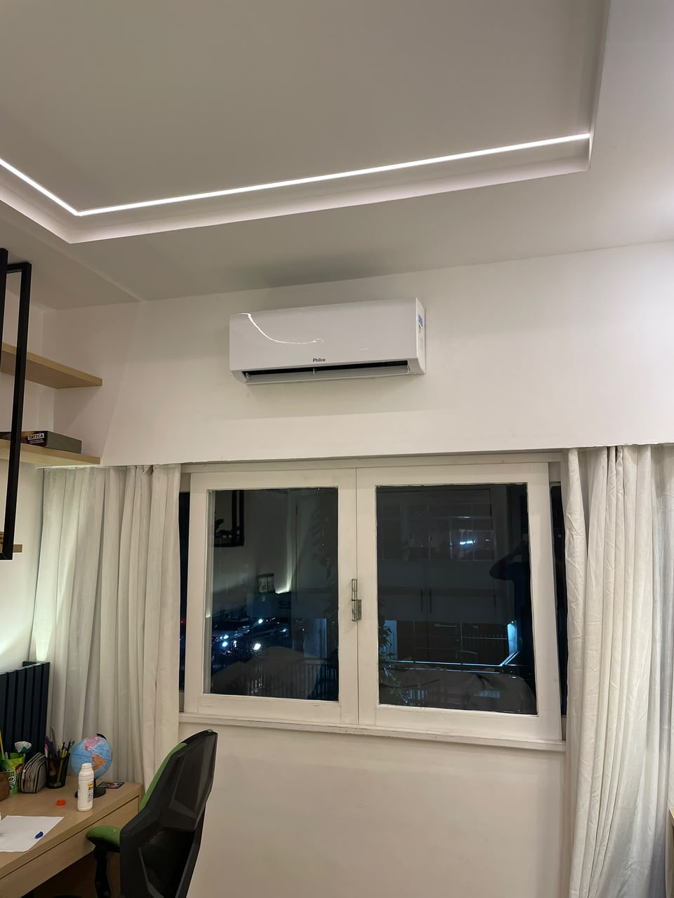 Split Philco instalado em home office com sanca