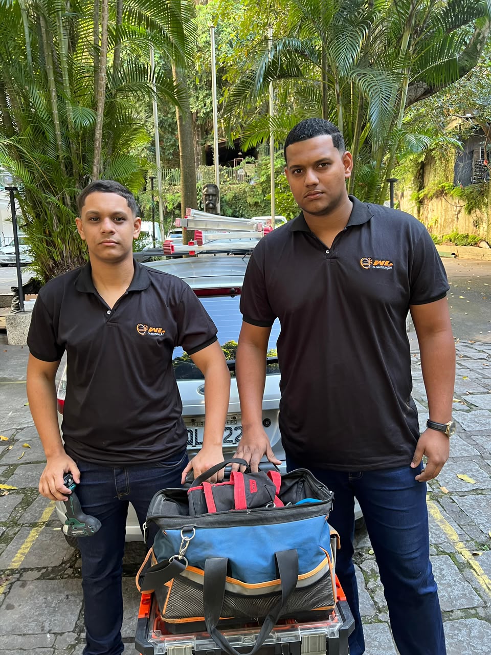 Técnicos da WL Climatização prontos para o atendimento